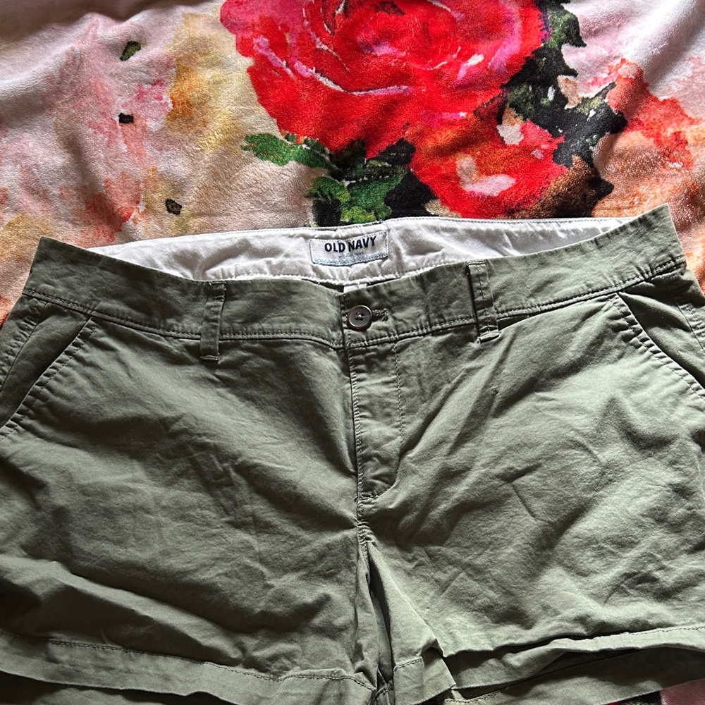 Old Navy Women's Olive Cargo Shorts
